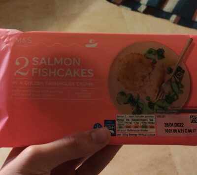 Salmon fishcakes in golden farmhouse crumb