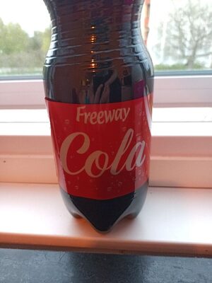Freeway Cola 2 l front packaging