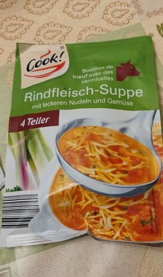 Bouillon de boeuf avec des vermicelles