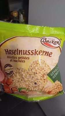 Haselnusskerne gehackt und geröstet