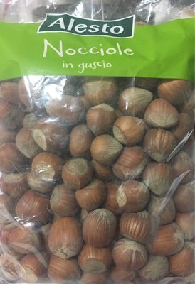 Noisettes avec coquille