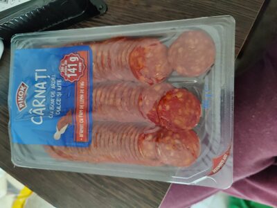 Cârnați cu boia de ardei dulce și iute