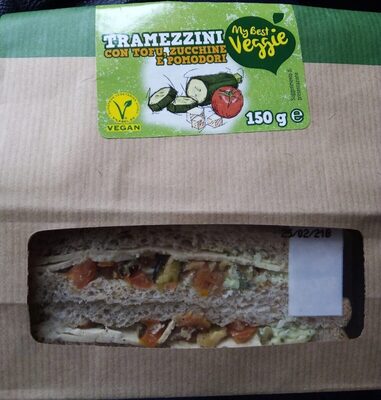 Tramezzini con tofu, zucchine e pomodori