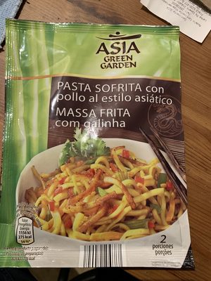 Pasta so frita estilo asiático