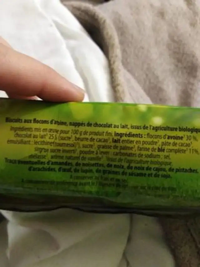 Biscuits aux flocons d'avoine nappés de chocolat au lait ingredients label