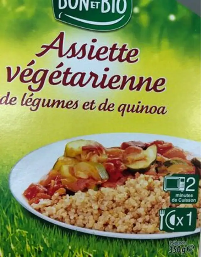 Assiette vegetarienne legumes et quinoa