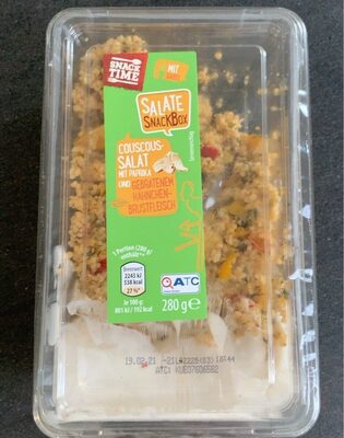 Couscous-Salat mit Paprika und gebratenem Hänchenbrustfleisch