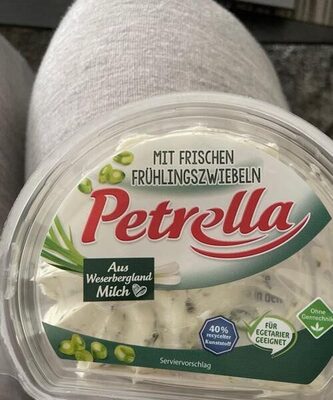 Petrella mit Frühlingszwiebeln