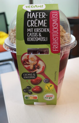 Hafer-Créme mit Kirschen, Chassis & Kokosmüsli