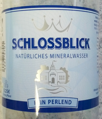 Schlossblick natürliches Mineralwasser fein perlend front packaging