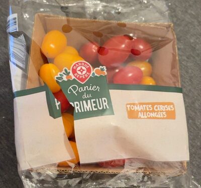 Tomates cerise allongées