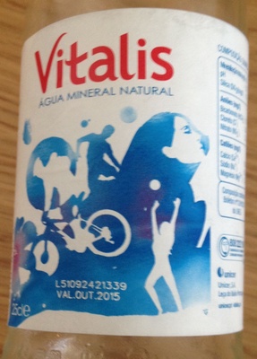 Agua mineral natural