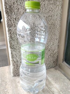 Acqua minerale naturale