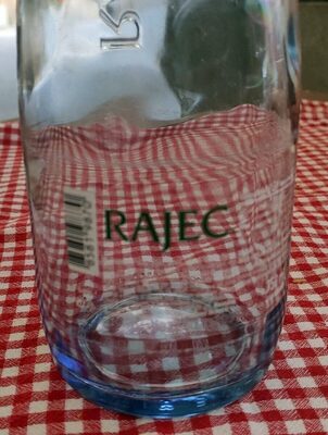 jemně perlivá voda