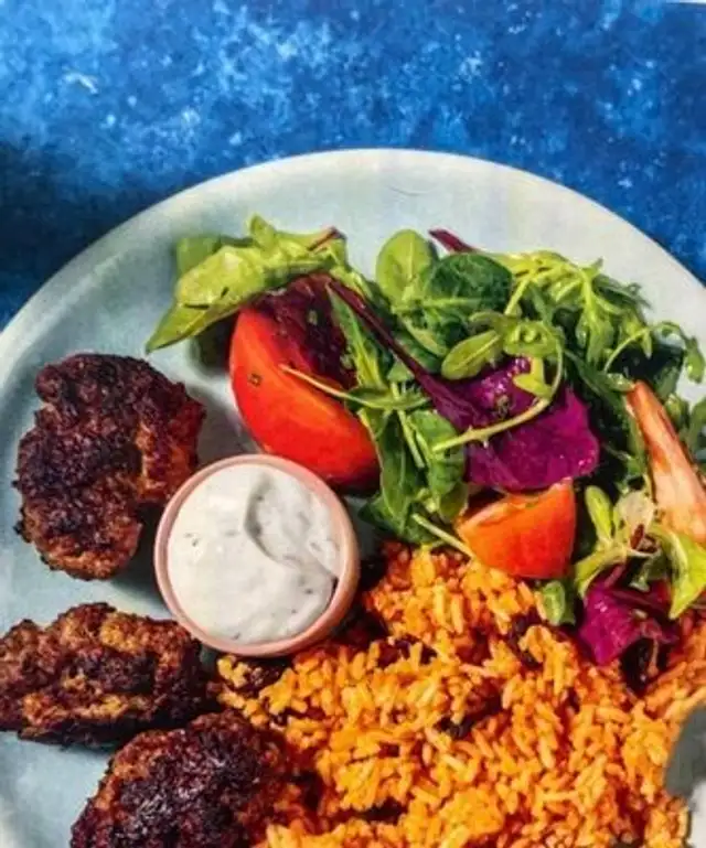 Köfte mit Reis und Salat front packaging