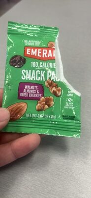 100 Calorie Snack Pack Walnuts, Almonds & Dried Cherries front packaging