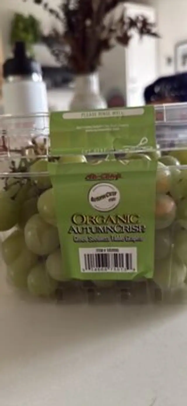 Organic AutumnCrisp Green Seedless Table Grapes front packaging