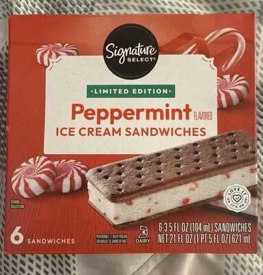 Peppermint flavored ice cream with chocolaty wafers sandwiches