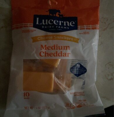 medium cheddar cheese snackers
