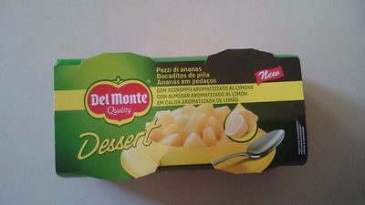 Pezzi di ananas con sciroppo aromatizzato al limone 