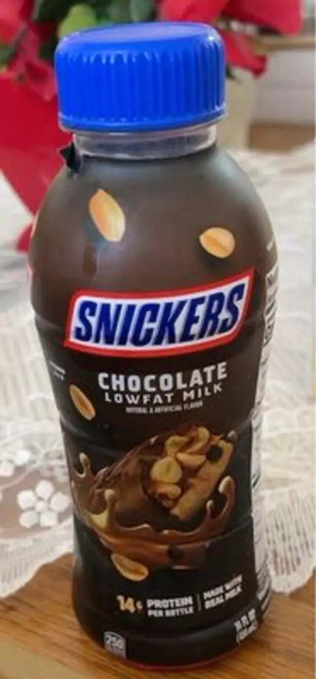 Snickers chocolate low fat milk front packaging