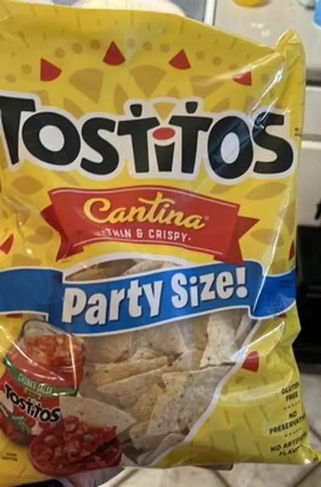 Tostitos Cantina Thin & Crispy Party Size front packaging