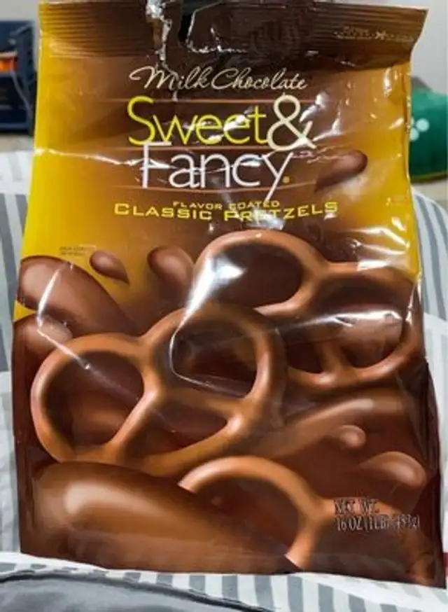 Classic Chocolate Pretzels