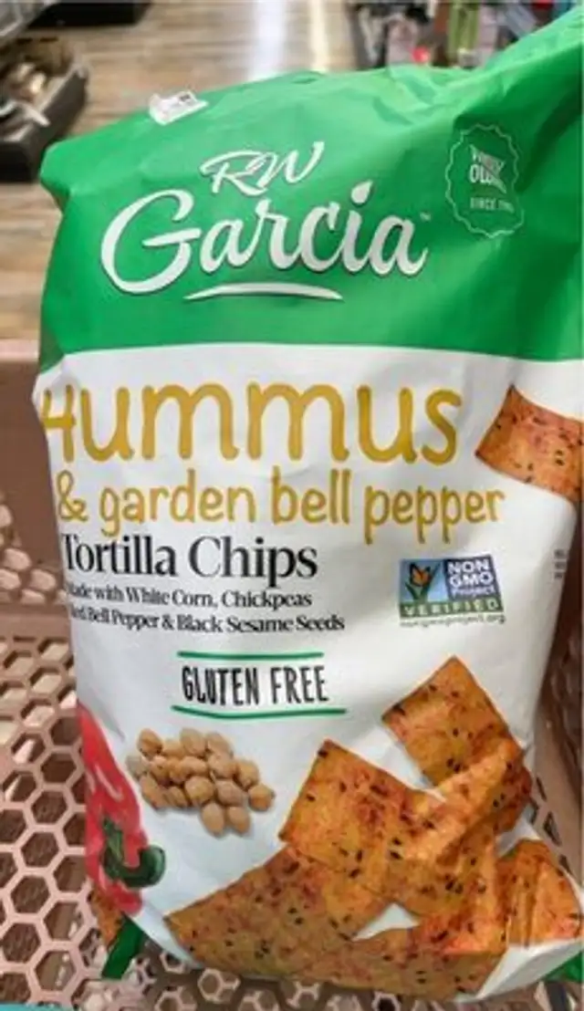 Hummus tortilla chips