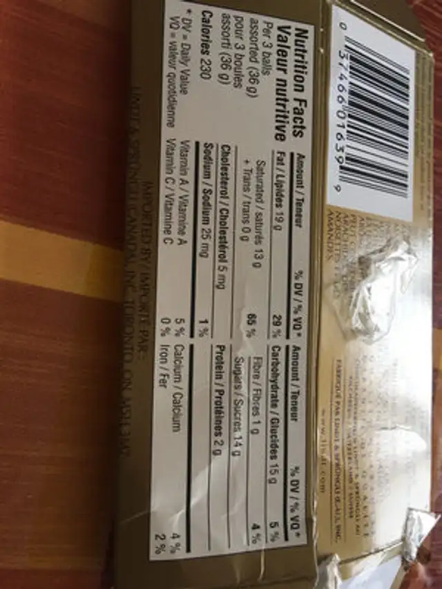 ASSORTED CHOCOLATES WITH DELECTABLY SMOOTH CENTRES ingredients label