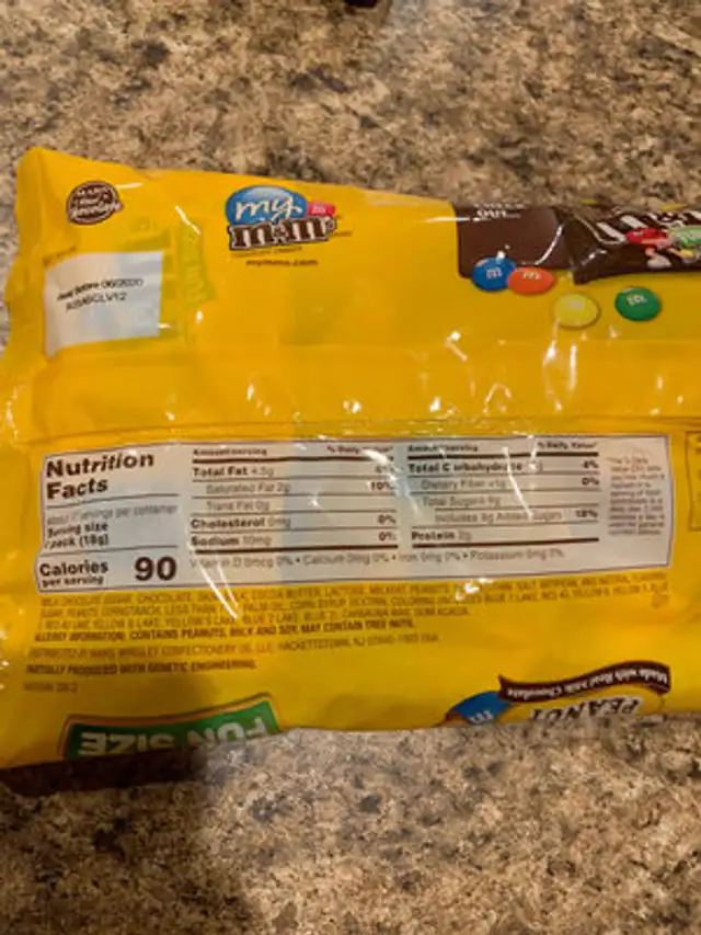 Peanut chocolate candy fun size ounce ingredients label