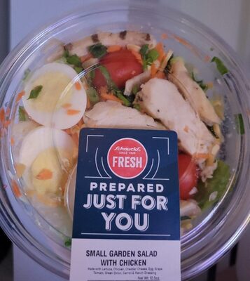 Schnucks Fresh Small Garden Salad with Chicken front packaging