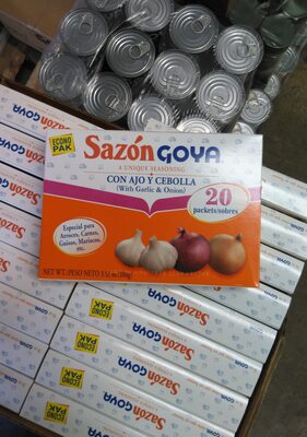 Sazon goya, con ajo y cebolla sazon (with garlic and onion)