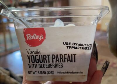 Yogurt Parfait with Blueberries