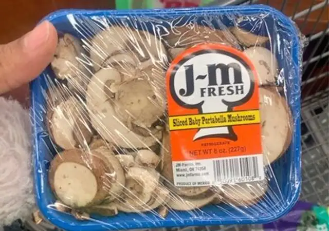 Slcex baby protabella mushrooms