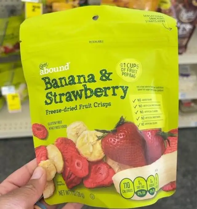 Banana and strawberry freeze dry fruit crisp