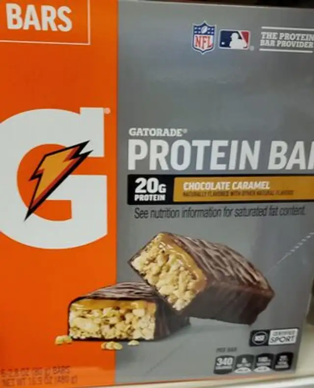 Chocolate caramel whey protein bar, chocolate caramel