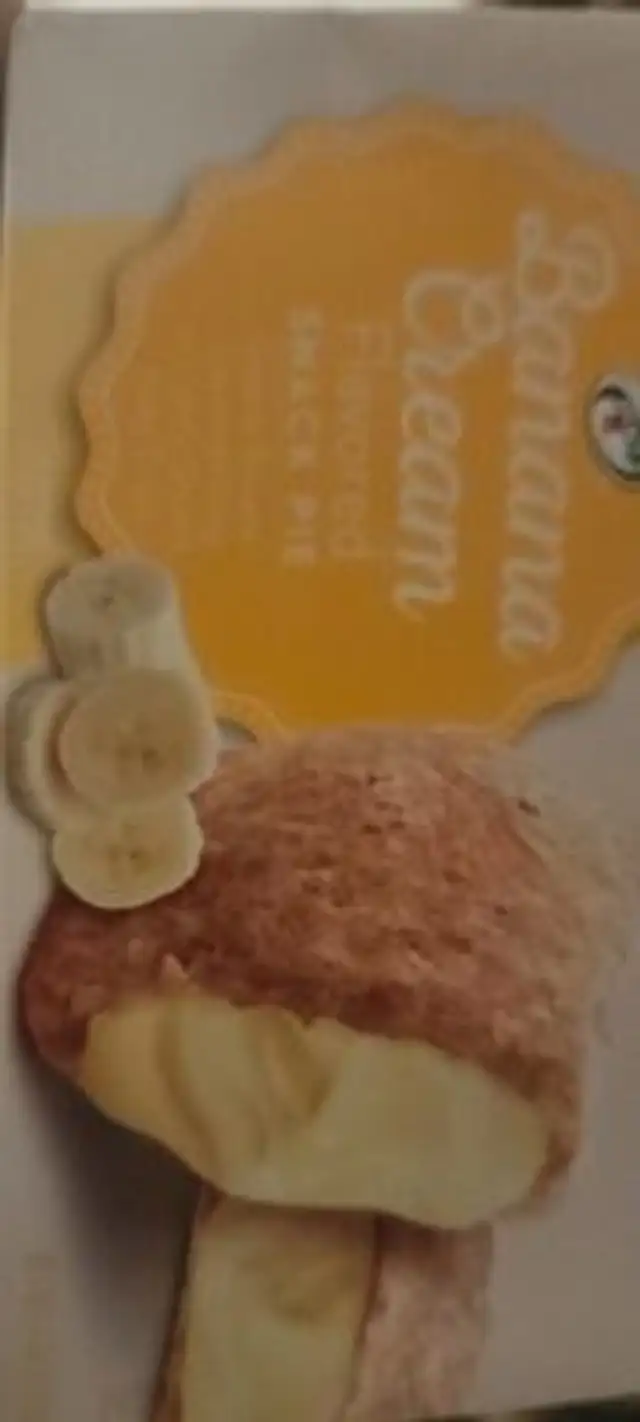 Banana cream flavored snack pie