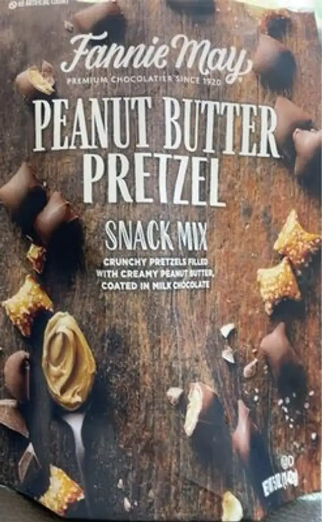 Peanut butter pretzel snack mix
