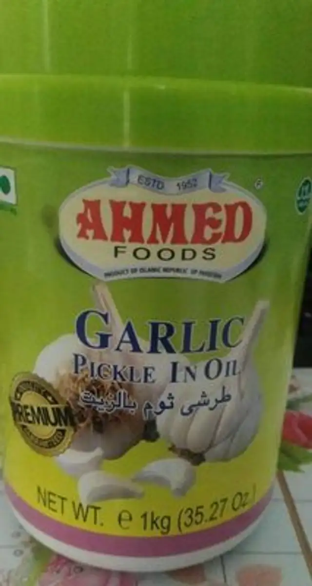 Garlic pickle in oil