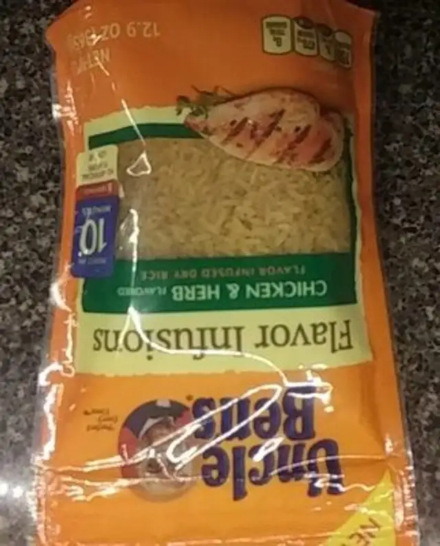 Chicken and herb flavor infused dry rice