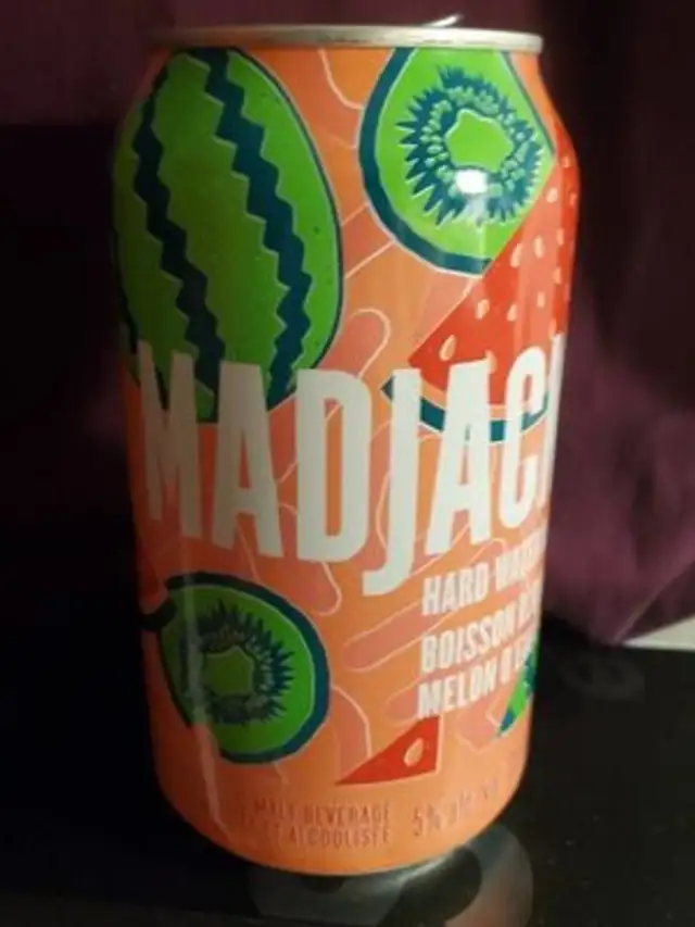 Boisson alcoolisée au melon d'eau et au kiwi