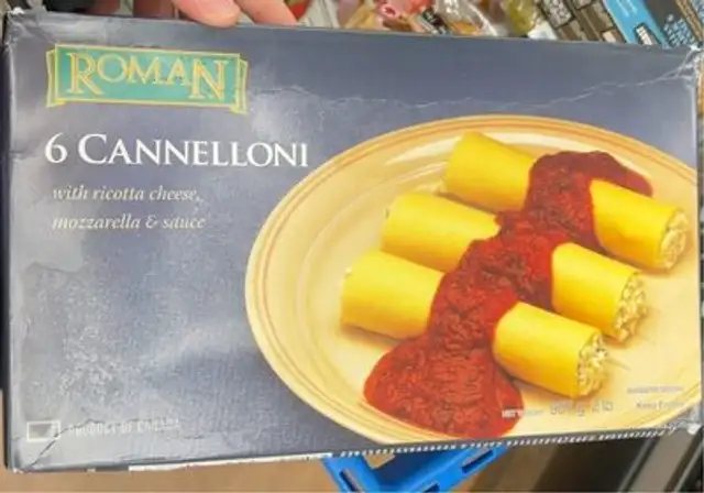 6 Cannelloni with ricotta cheese, mozzarella & sauce