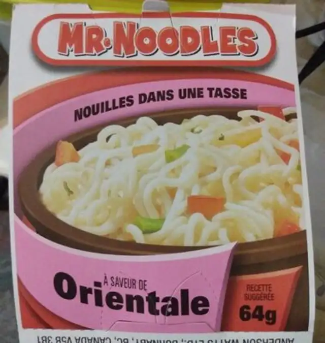 Nouilles dans une tasse