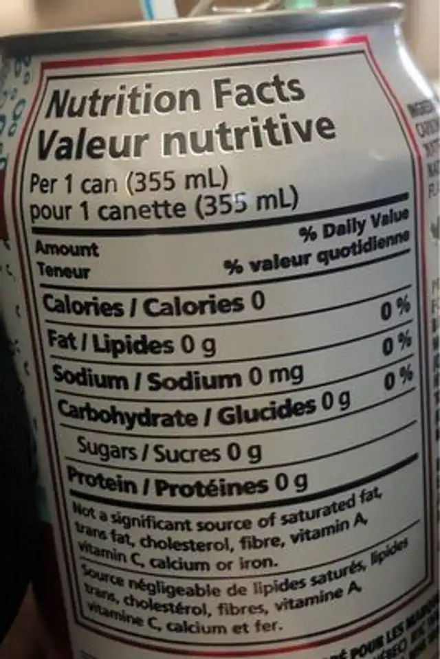 Boisson d'eau gazeuse baies petillantes nutrition facts table