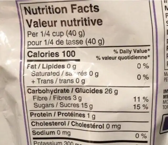 Pruneaux dénoyautés nutrition facts table