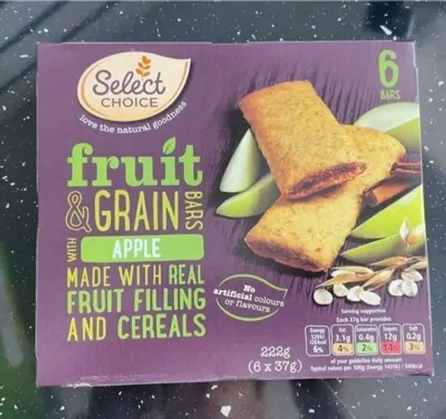 Apple fruit and grain bar