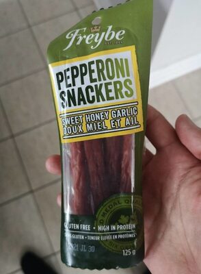 Pepperoni Snackers Sweet Honey Garlic front packaging