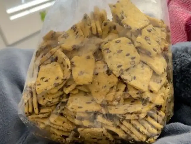 Salted corn chips with flax seed