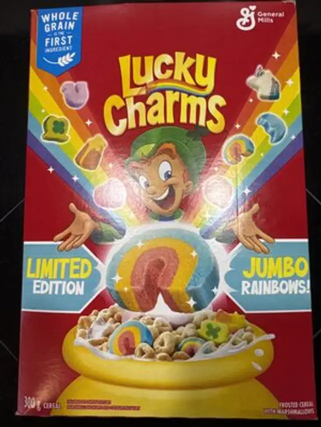 Lucky Charms with unicorn marshmallows front packaging