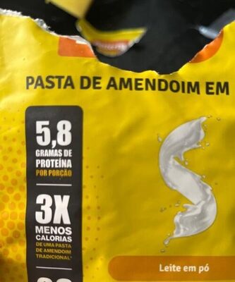 Para de amendoim em pó